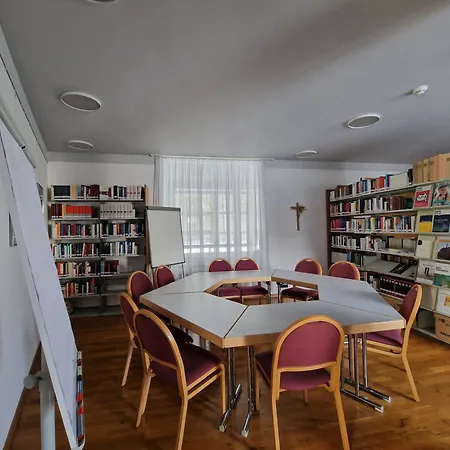 Gaestehaus Dominikus 호텔