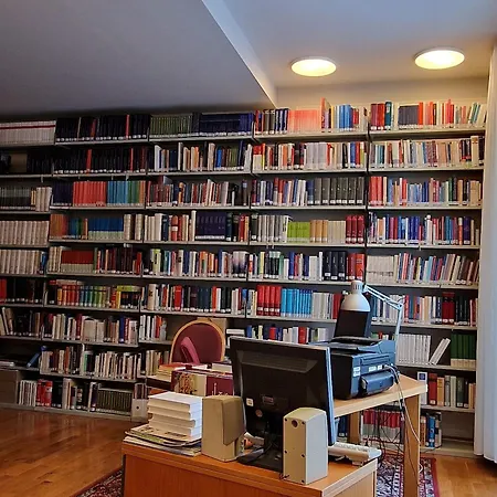 Gaestehaus Dominikus 호텔 *